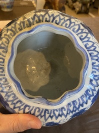 Vase en forme de citrouille en porcelaine de Chine en bleu et blanc, Jiajing/Wanli