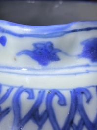Vase en forme de citrouille en porcelaine de Chine en bleu et blanc, Jiajing/Wanli