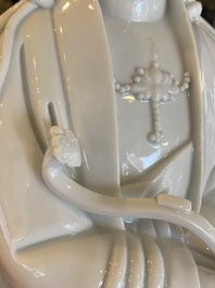 Sculpture de Guanyin en porcelaine blanc de Chine de Dehua, marque de Boji Yuren 博及漁人, 19/20&egrave;me