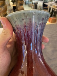 Vase de forme 'yuhuchunping' en porcelaine de Chine &agrave; &eacute;mail flamb&eacute;, 19&egrave;me