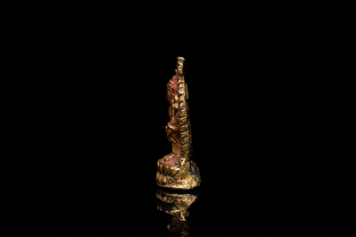 Bouddha miniature en bronze dor&eacute; et laqu&eacute;, Tibet ou N&eacute;pal, 15/16&egrave;me