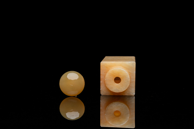 A square Chinese jellow jade snuff bottle, Qing