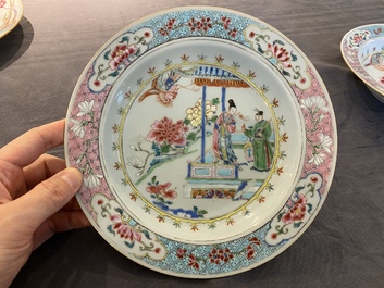 Paire d'assiettes en porcelaine de Chine famille rose &agrave; d&eacute;cor 'Xi Xiang Ji', Yongzheng