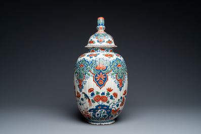 A ribbed Dutch Delft cashmere palette vase and cover, 1st quarter 18th C.