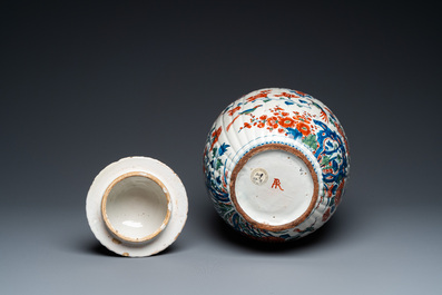 A ribbed Dutch Delft cashmere palette vase and cover, 1st quarter 18th C.