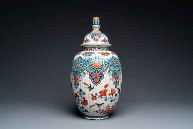 A ribbed Dutch Delft cashmere palette vase and cover, 1st quarter 18th C.