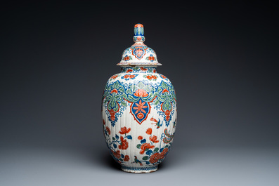 A ribbed Dutch Delft cashmere palette vase and cover, 1st quarter 18th C.