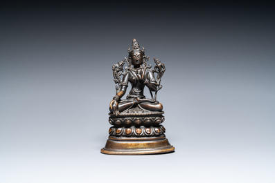 Een Sino-Tibetaanse bronzen Tara in Pala-stijl, 18/19e eeuw