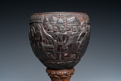 Gobelet de mariage en noix de coco et corozo sculpt&eacute;, colonies espagnoles, probablement Cuzco, P&eacute;rou, 17&egrave;me