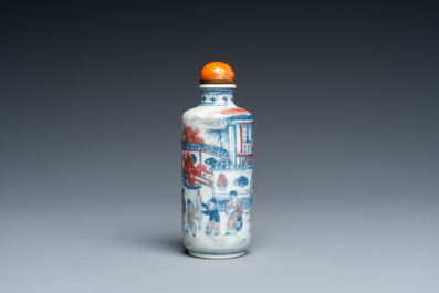 Tabati&egrave;re en porcelaine de Chine en bleu, blanc et rouge de cuivre, 19&egrave;me