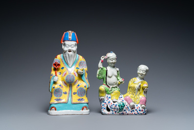 Groupe en porcelaine de Chine famille rose figurant 'Hehe Er Xian' et une figure de 'Caishen', Qianlong et post&eacute;rieur