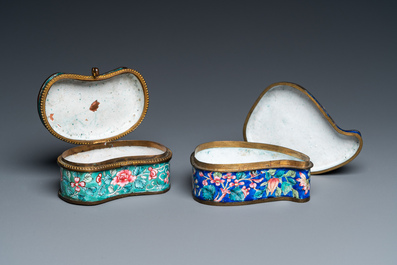 Two Chinese Canton enamel snuff boxes and covers, 18/19th C.