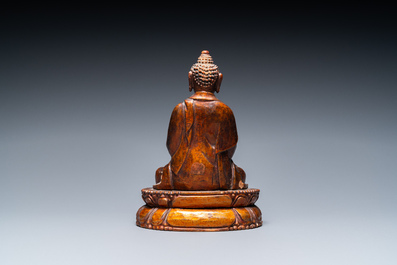 Bouddha Shakyamuni en bois sculpt&eacute; et laqu&eacute;, Chine, 18&egrave;me