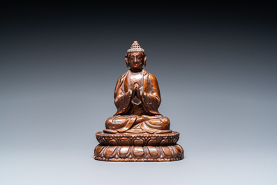 Een Chinese gelakte houten Shakyamuni Boeddha, 18e eeuw