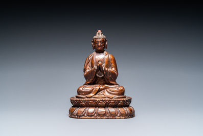 Bouddha Shakyamuni en bois sculpt&eacute; et laqu&eacute;, Chine, 18&egrave;me