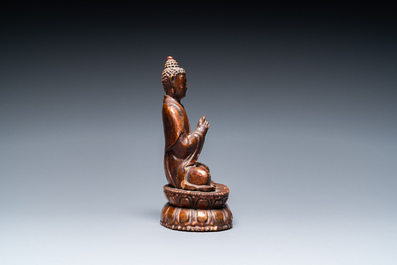 Bouddha Shakyamuni en bois sculpt&eacute; et laqu&eacute;, Chine, 18&egrave;me