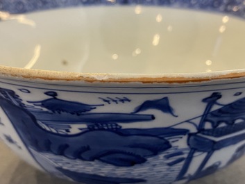 Bol &agrave; d&eacute;cor de l'ode &agrave; la Falaise rouge en porcelaine de Chine en bleu et blanc, &eacute;poque Transition