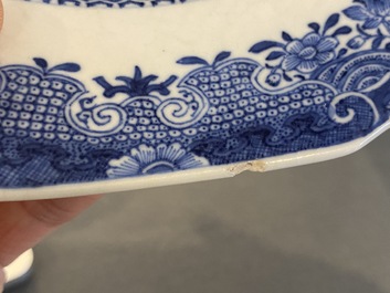 Een Chinees blauw-wit 53-delig servies, Qianlong