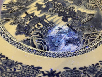 Een Chinees blauw-wit 53-delig servies, Qianlong