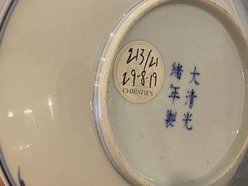 Assiette en porcelaine de Chine en bleu et blanc, marque et &eacute;poque de Guangxu
