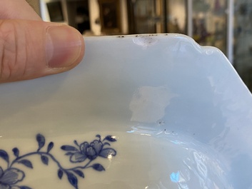 Een Chinees blauw-wit 53-delig servies, Qianlong