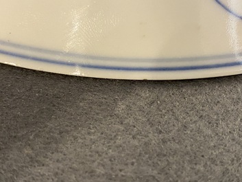 Plat en porcelaine de Chine en bleu et blanc, marque et &eacute;poque de Guangxu