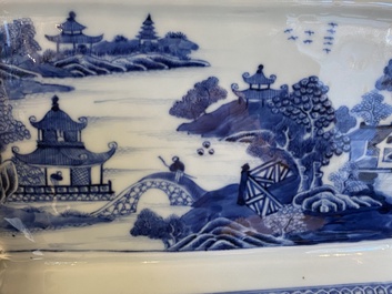 Service &agrave; 53 pi&egrave;ces en porcelaine de Chine en bleu et blanc, Qianlong