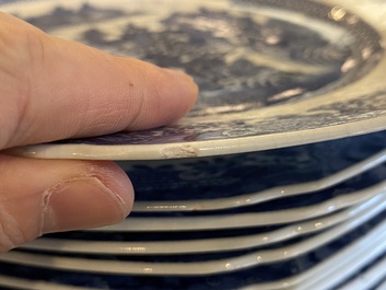 Een Chinees blauw-wit 53-delig servies, Qianlong