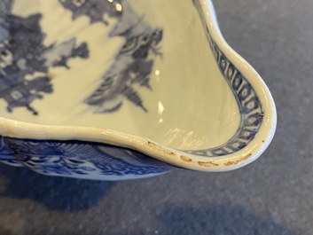 Een Chinees blauw-wit 53-delig servies, Qianlong