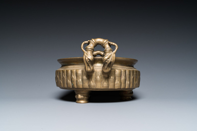 A Vietnamese bamboo-simulating bronze tripod censer, 19th C.