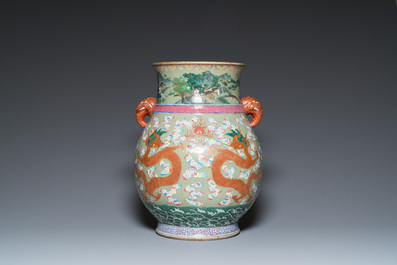 Een grote Chinese famille rose 'hu' vaas met draken op celadon fondkleur, 19e eeuw