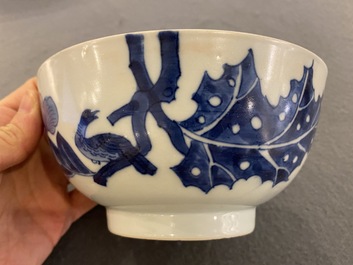 Een Chinese blauw-witte 'Bleu de Hue' kom van een koninklijke missie voor de Vietnamese markt, T&acirc;n Sửu  辛丑 merk, gedat. 1841