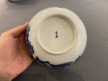 Bol d'une ambassade royale en porcelaine de Chine 'Bleu de Hue' pour le Vietnam, marque de T&acirc;n Sửu  辛丑, dat&eacute; 1841