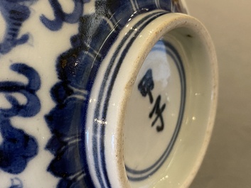 Bol en porcelaine de Chine 'Bleu de Hue' pour le Vietnam, marque de Gi&aacute;p T&iacute;, ca. 1804