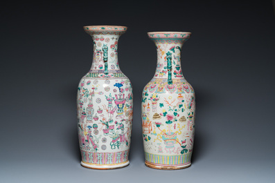 Deux vases en porcelaine de Chine famille rose &agrave; d&eacute;cor d'antiquit&eacute;s, 19&egrave;me