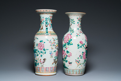 Deux vases en porcelaine de Chine famille rose &agrave; d&eacute;cor de coqs et de faisans, 19&egrave;me