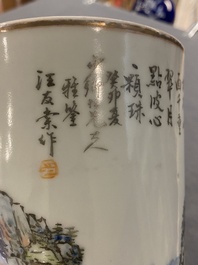 Een Chinese qianjiang cai hoedensteun, gesigneerd Wang You Tang 汪友棠 en gedateerd 1903