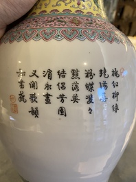 Vase en porcelaine de Chine famille rose &agrave; d&eacute;cor de femmes dans un jardin, marque de Qianlong, 20&egrave;me