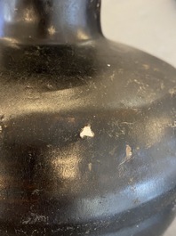 Vase en gr&egrave;s porcelaineux &agrave; &eacute;mail noir, Vietnam, L&ecirc; triều 家黎, 14/15&egrave;me