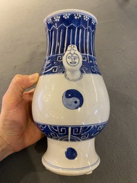 Een Chinese blauw-witte 'hu' vaas met yin en yang decor, Kangxi