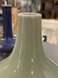 Vase de forme double gourde en porcelaine de Chine en c&eacute;ladon monochrome, 18/19&egrave;me