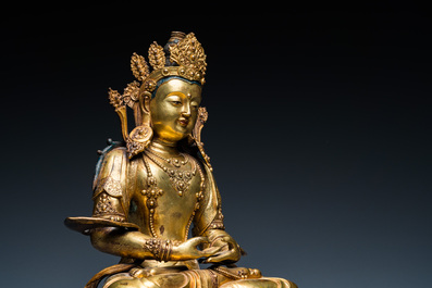 A large Chinese gilded bronze Buddha Amitayus, 19/20th C.