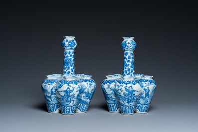 Paire de tulipi&egrave;res en porcelaine de Chine en bleu et blanc, 19&egrave;me