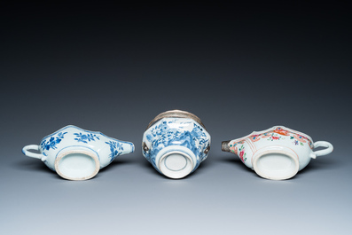Een Chinese blauw-witte dekselkan, een kom en twee sauskommen, Kangxi/Qianlong