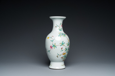 A Chinese famille rose vase with floral design, Qianlong mark, 19/20th C.