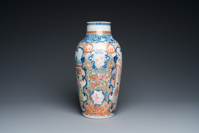 Vase en porcelaine de Chine famille rose &agrave; d&eacute;cor mandarin, Qianlong