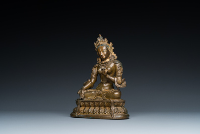 A Sino-Tibetan gilt bronze Tara, 17/18th C.