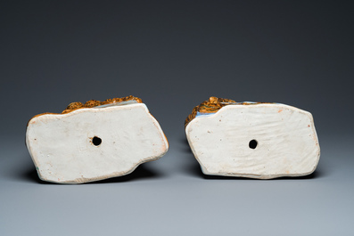 Deux ornements en porcelaine de Chine &agrave; d&eacute;cor faux-bois, '1200 ans &agrave; Jingdezhen', dat&eacute;s 2004