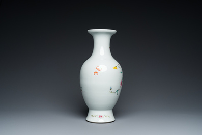 A Chinese famille rose vase with floral design, Qianlong mark, 19/20th C.