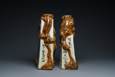 Twee Chinese decoratieve faux-bois ornamenten, '1200 Jaar Jingdezhen', gedat. 2004